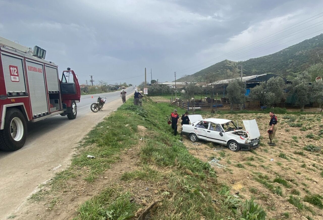 İzmir’in Ödemiş ilçesinde iki otomobilin çarpışması sonucu 5 kişinin yaralandığı