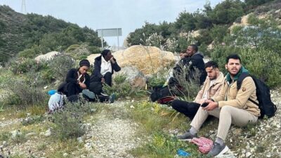 İzmir’in Foça ilçesinde 6 düzensiz göçmen yakalandı. Sahil Güvenlik Komutanlığının