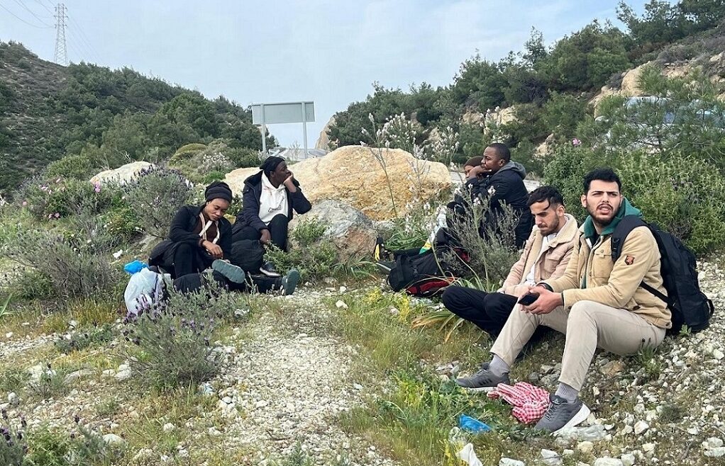 İzmir’in Foça ilçesinde 6 düzensiz göçmen yakalandı. Sahil Güvenlik Komutanlığının