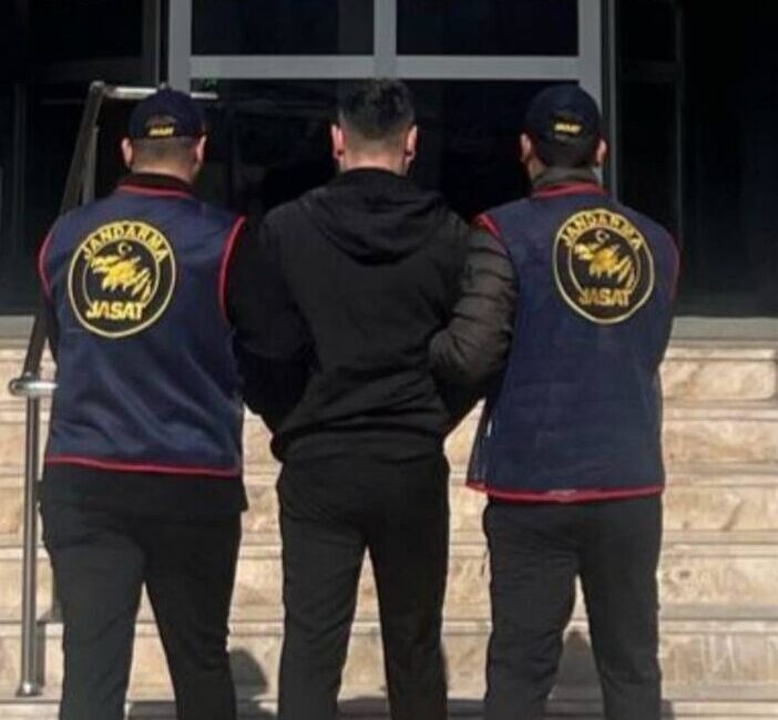 İzmir'de hakkında kesinleşmiş hapis cezası olan firari yakalandı.