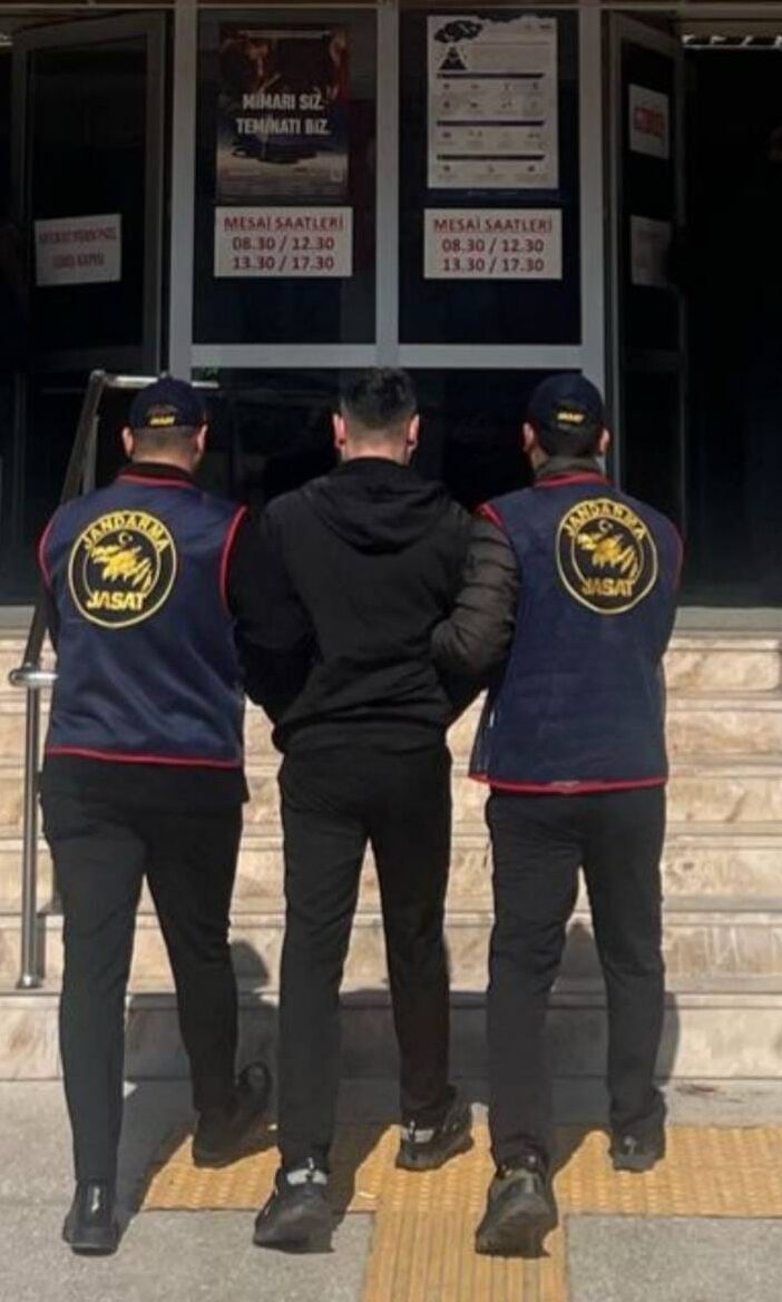 İzmir'de hakkında kesinleşmiş hapis cezası olan firari yakalandı.