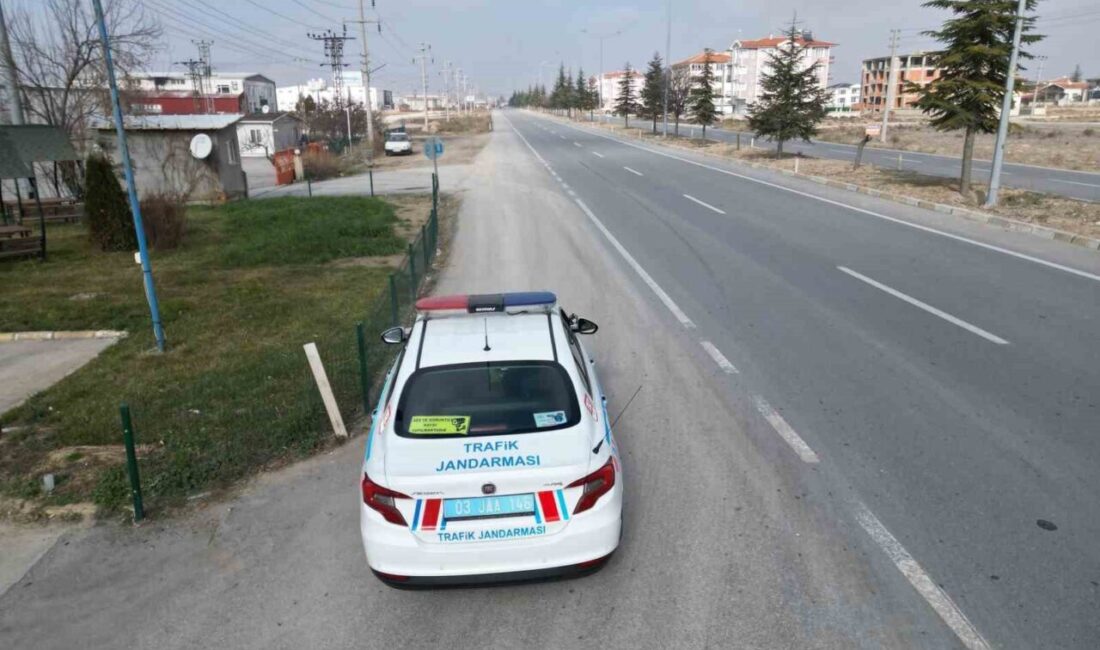 Afyonkarahisar’ın Bolvadin ilçesinde jandarma tarafından belli aralıklarla gerçekleştirilen trafik denetimleri