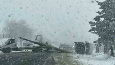 Kütahya’nın Domaniç ilçesi Kocayayla Orman Deposu mevkiinde kontrolden çıkan araç