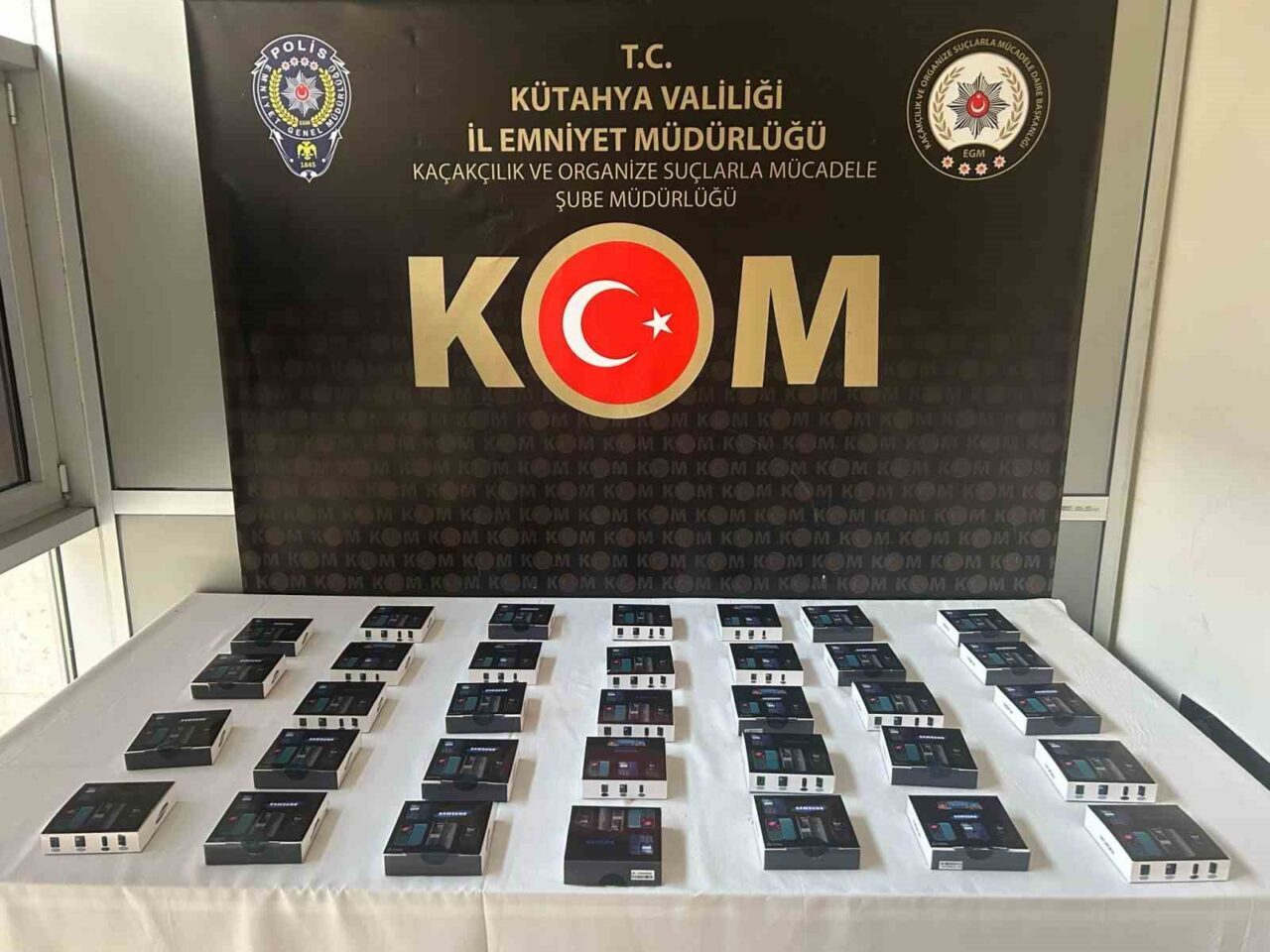Kütahya’da bir şahsın adına gelen kargoda yapılan aramada 34 adet