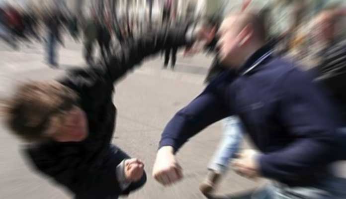 İzmir'in Buca ilçesinde çıkan bıçaklı kavgada 1 kişi hayatını kaybetti,