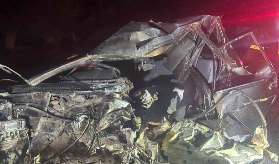 Afyonkarahisar’da kamyon ile çarpışan ve hurdaya dönen otomobilin 32 yaşındaki
