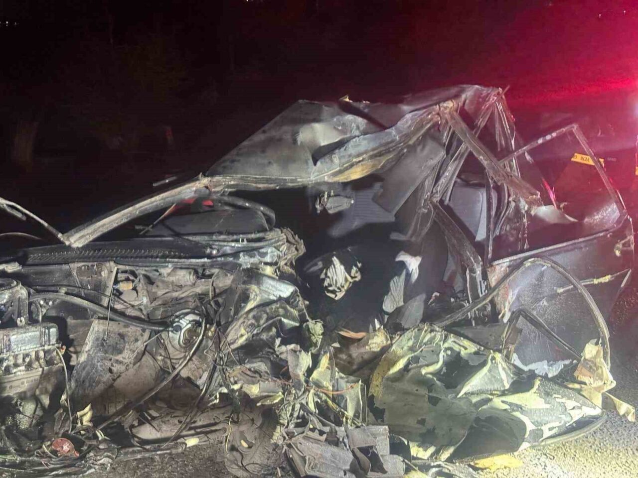 Afyonkarahisar’da kamyon ile çarpışan ve hurdaya dönen otomobilin 32 yaşındaki