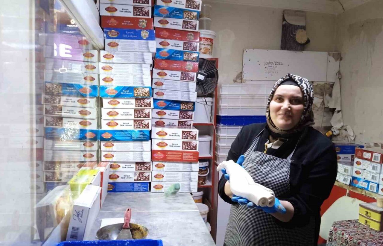 Afyonkarahisar’da 10 yıl önce açtığı lokum ve şekerleme dükkanında ortağı