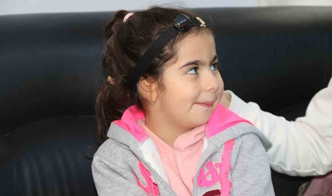 Eskişehir’de doğuştan kulakları olmayan 6 yaşındaki Zeynep Demir’in annesi, kızının