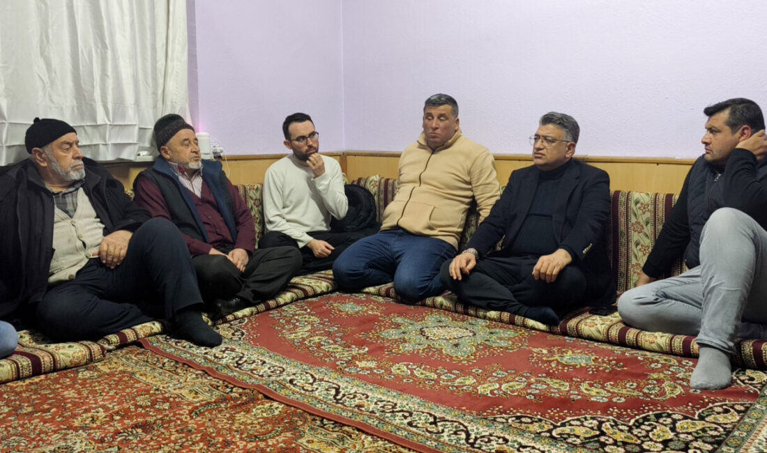 Kütahya Dumlupınar Üniversitesince (DPÜ) başlatılan, akademisyenleri kampüs dışında vatandaşlarla bir