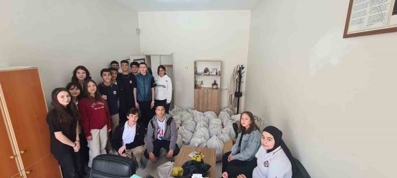Afyon Lisesi’nde Ramazan ayı münasebeti ile genç kuşaklarda yardımlaşma ve