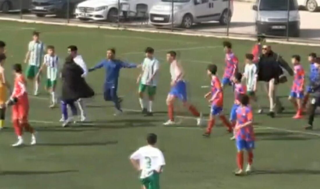 Afyonkarahisar’da oynanan U14 yarı final müsabakasında bitiş düdüğünün çalmasıyla iki