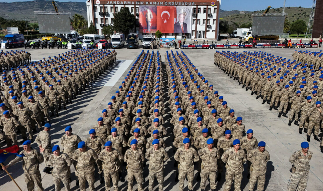 İzmir'de Yeni Foça Jandarma Komando Teröristle Mücadele Okul Komutanlığında uzman