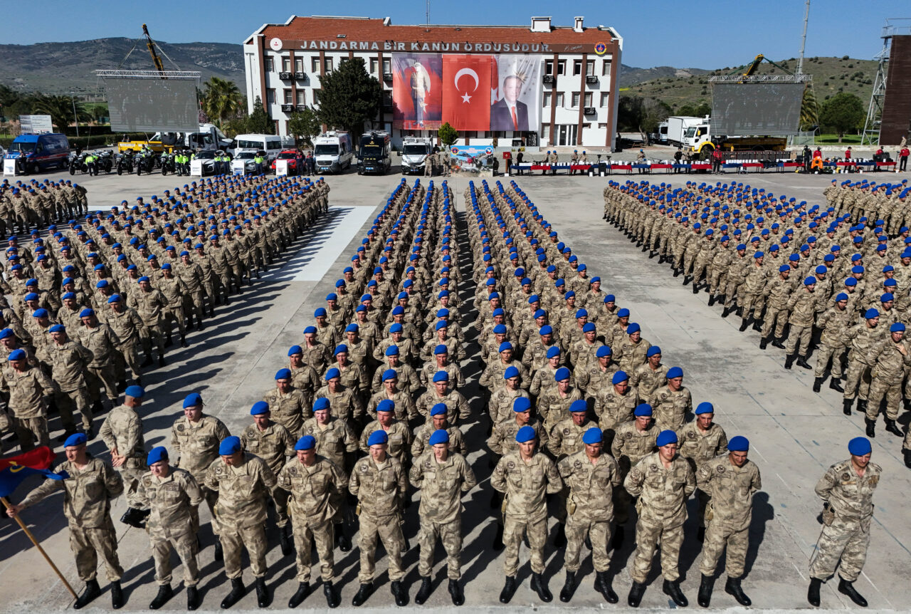 İzmir'de Yeni Foça Jandarma Komando Teröristle Mücadele Okul Komutanlığında uzman
