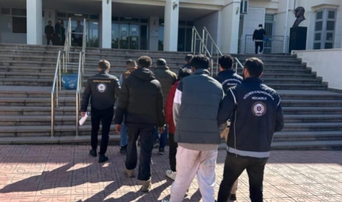 Muğla'nın Bodrum ilçesinde düzenlenen operasyonda gözaltına alınan 3 göçmen kaçakçısı