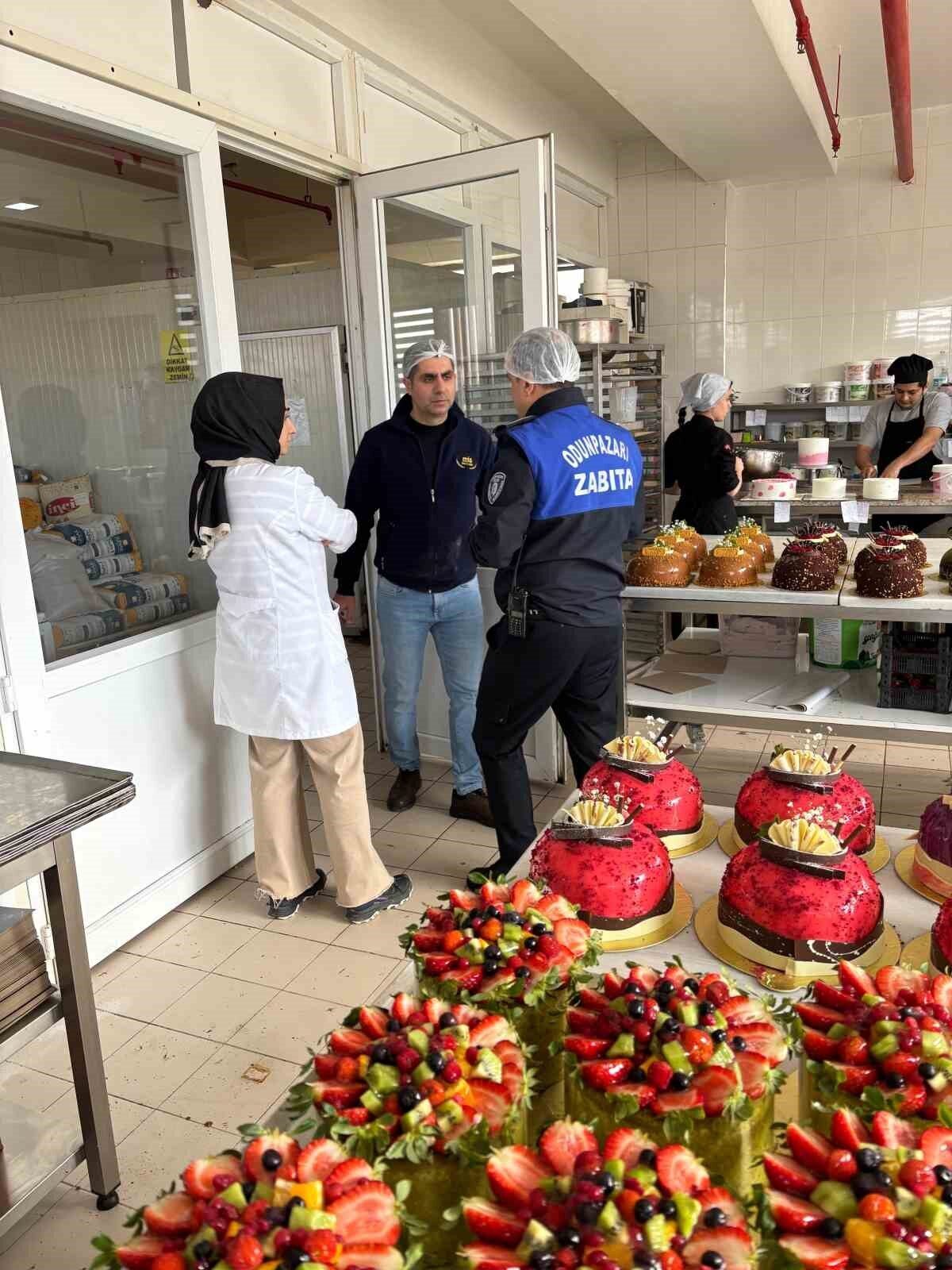 Eskişehir’in Odunpazarı ilçesinde zabıta ekipleri Ramazan ayı nedeniyle işletmeleri denetledi.