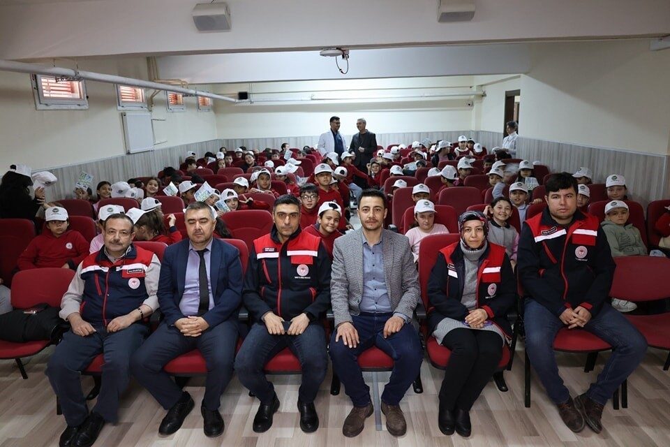 Afyonkarahisar İl Tarım ve Orman Müdürlüğü ekipleri tarafından ilkokul öğrencilerine