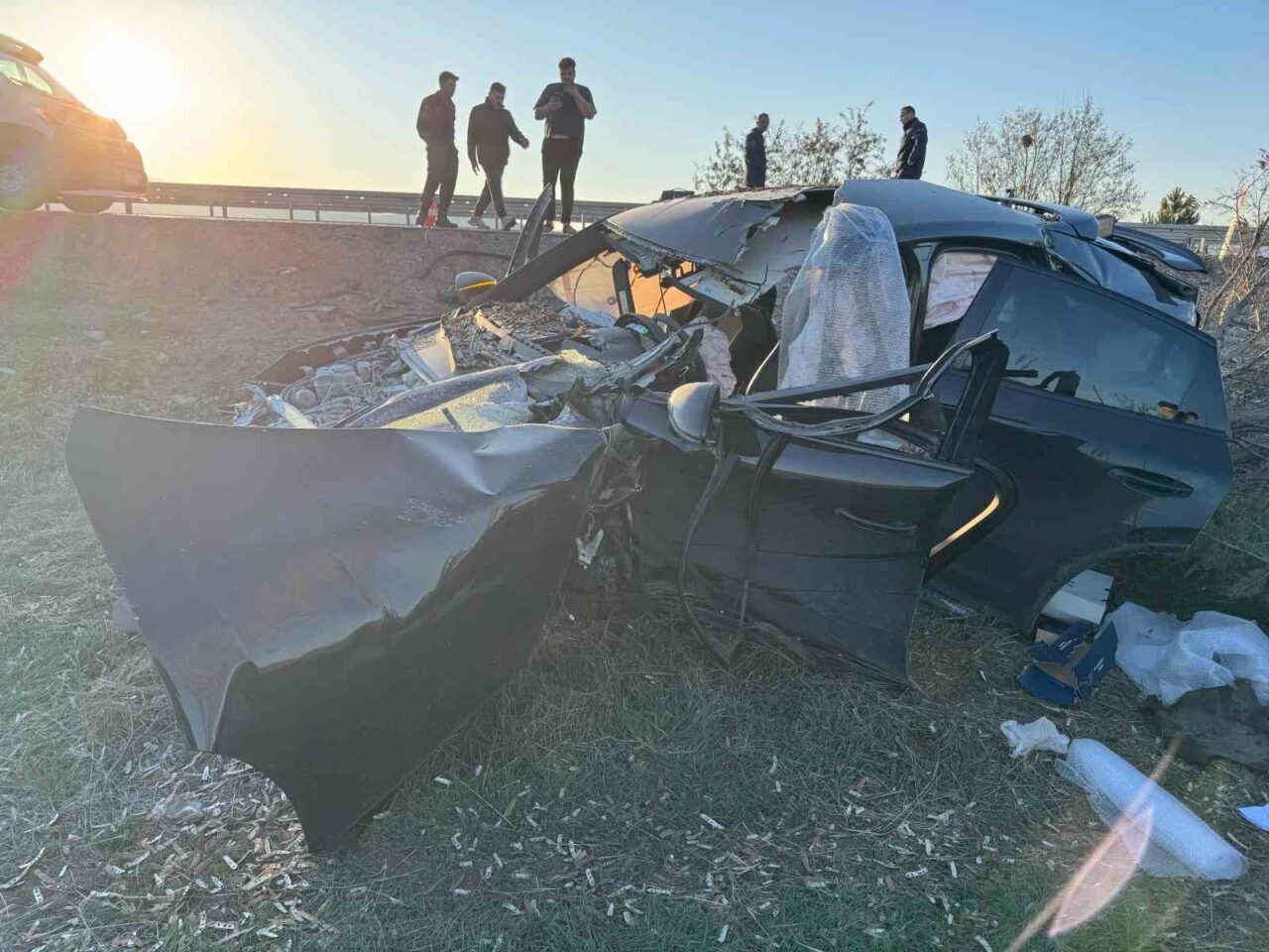 Afyonkarahisar’da otomobilin tıra çarpması sonucu meydana gelen trafik kazasında biri
