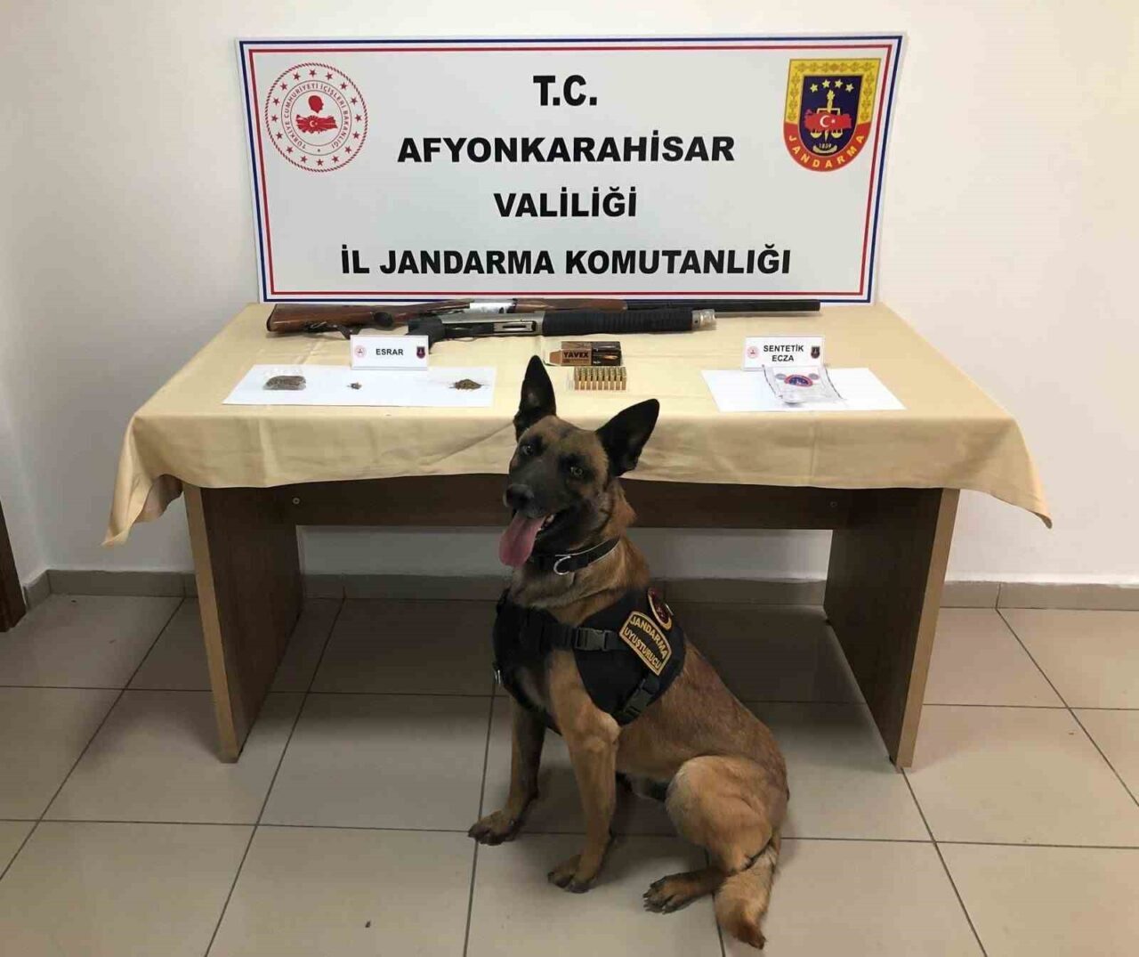 Afyonkarahisar’da jandarma tarafından düzenlenen operasyonda otopark işletmecisi şahıs uyuşturucu maddeler