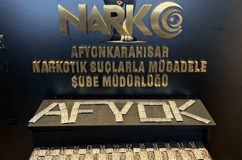 Afyonkarahisar’da polis tarafından gerçekleştirilen uyuşturucu operasyonunda 2 bin 772 adet