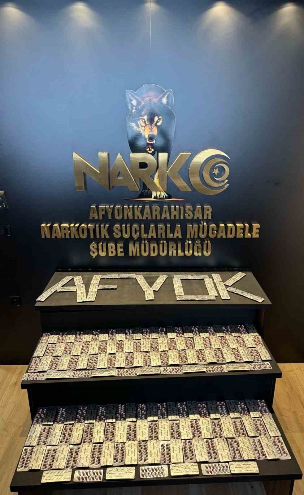 Afyonkarahisar’da polis tarafından gerçekleştirilen uyuşturucu operasyonunda 2 bin 772 adet