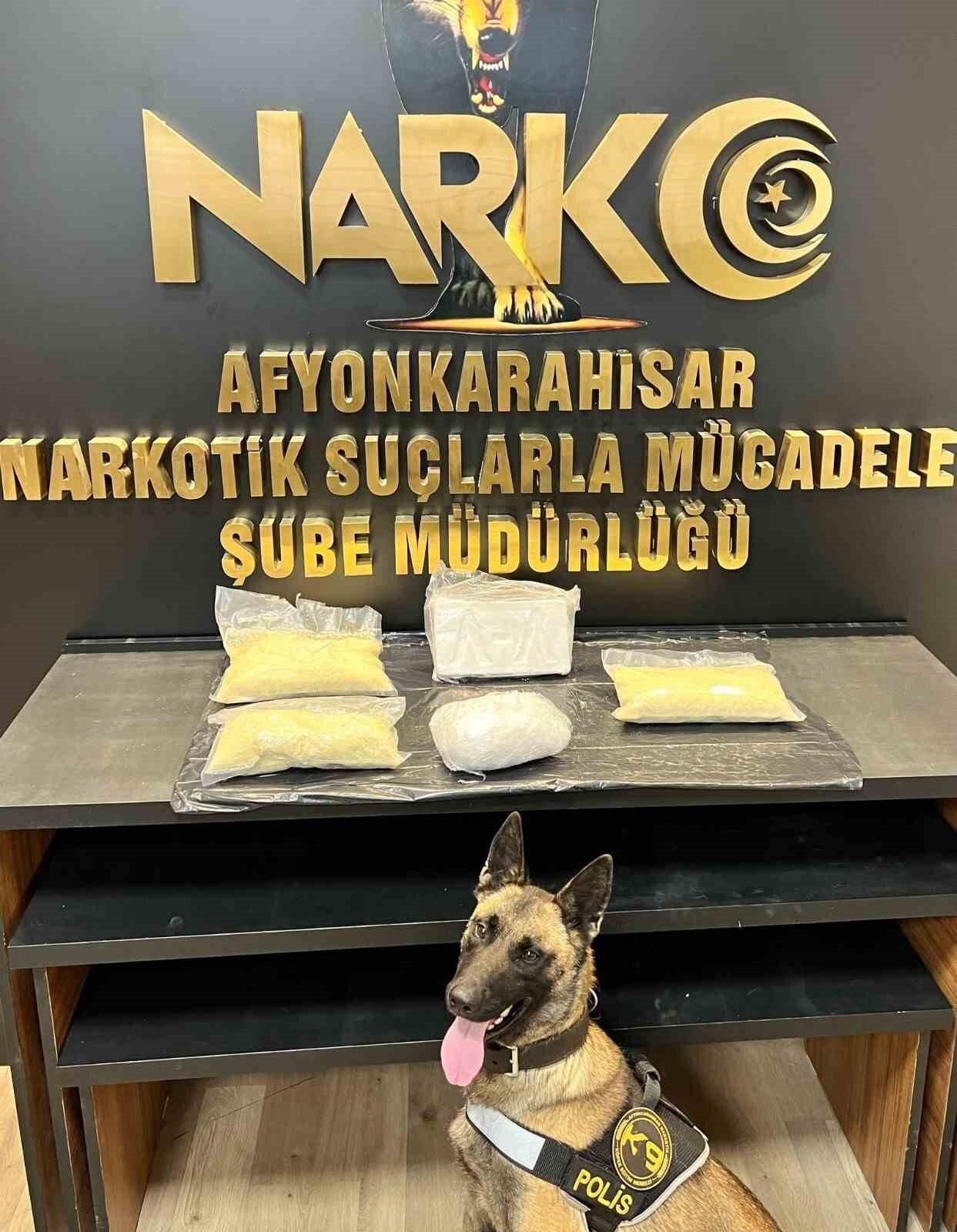 Afyonkarahisar’da polis tarafından şüphe üzerine durdurulan bir otomobilde yapılan aramada