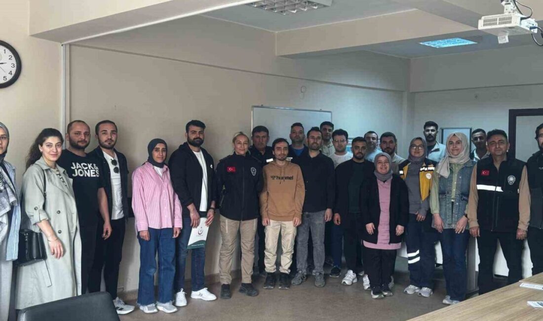 Sağlık personellerine ‘Adli Vakalarda Maddi Delillere Yaklaşım Eğitimi’ verildi Afyonkarahisar’da polis tarafından acil sağlık hizmetleri personellerine ‘Adli Vakalarda Maddi