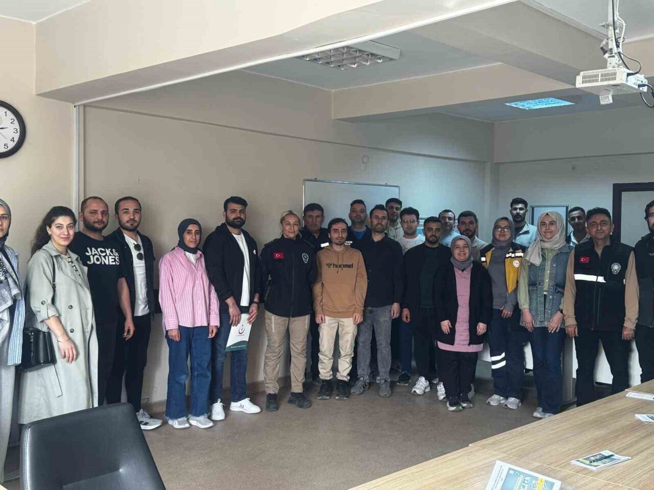 Afyonkarahisar’da polis tarafından acil sağlık hizmetleri personellerine ‘Adli Vakalarda Maddi