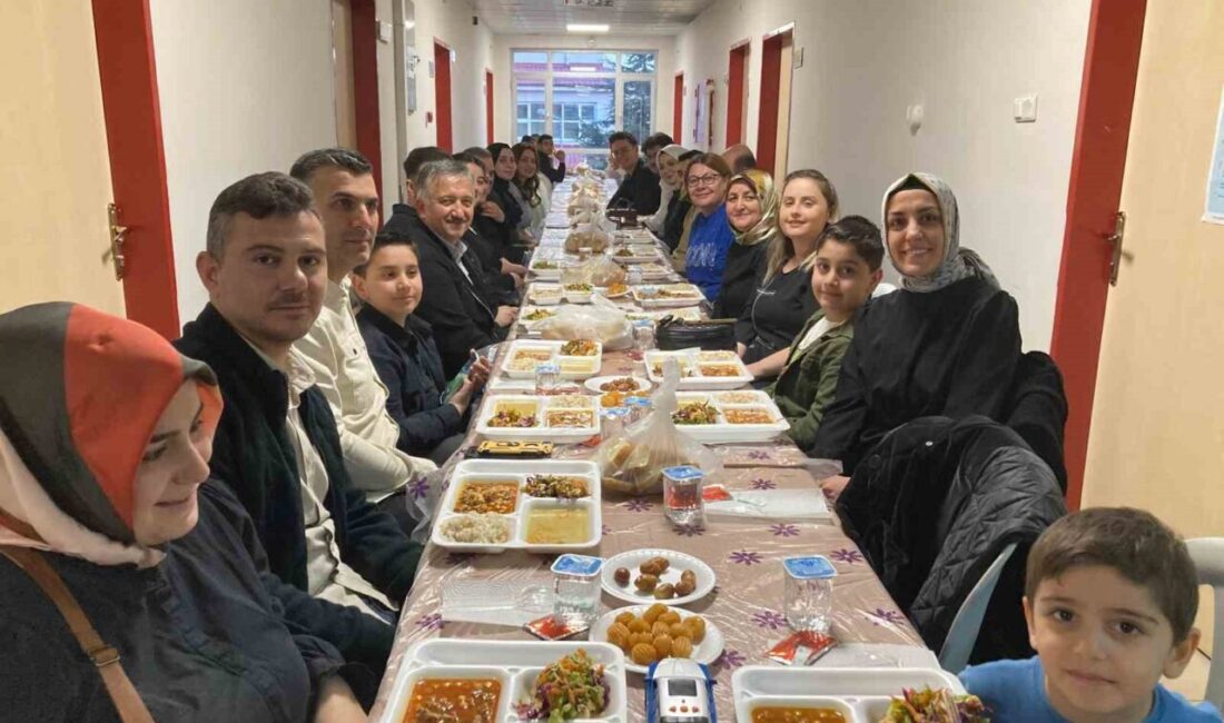 Afyonkarahisar’ın Sultandağı ilçesinde 14 Mart Tıp Bayramı dolayısıyla düzenlenen iftar