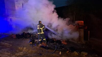 Afyonkarahisar’da bir evin bahçesinde bulunan tandır çıkan yangında kullanılamaz hale