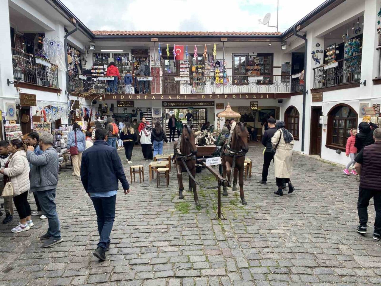 Ramazan Bayramı’nda Eskişehir’e gelen turistler Tarihi Odunpazarı Evleri Bölgesi’nde yoğunluk