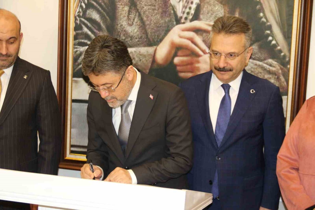 Tarım ve Orman Bakanı İbrahim Yumaklı, Eskişehir Valiliğini ziyaret etti.