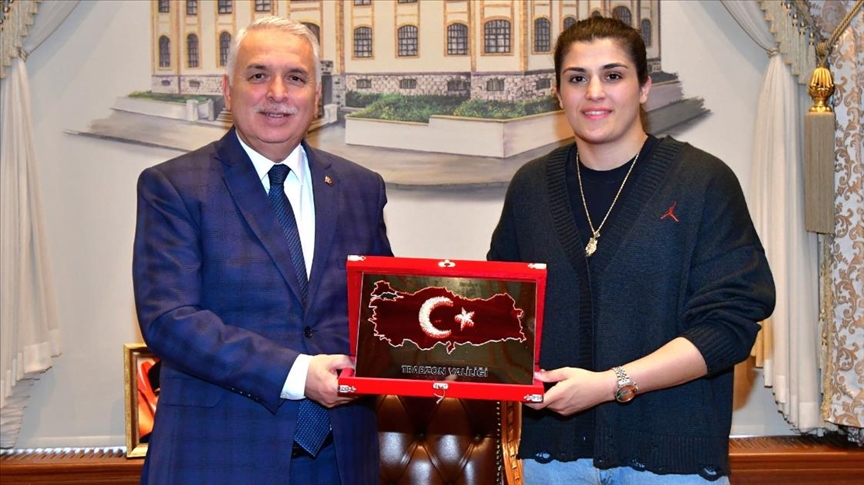 Sırbistan'da düzenlenen Kadınlar Dünya Boks Şampiyonası'nda altın madalya kazanan milli