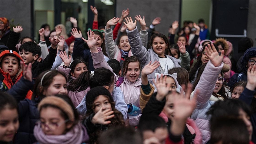 Okul öncesi, ilköğretim ve ortaöğretim okullarındaki yaklaşık 20 milyon öğrenci,