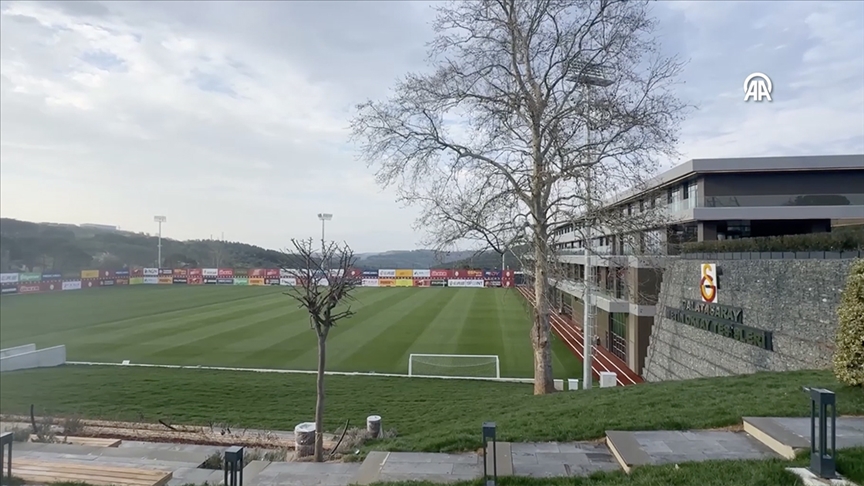 Galatasaray Kulübünün yapımı tamamlanan Kemerburgaz Metin Oktay Tesisleri, basın tanıtıldı.
