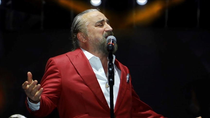 Kıbrıs'ta sahne aldığı esnada fenalaşarak hayatını kaybeden Ünlü Sanatçı Volkan