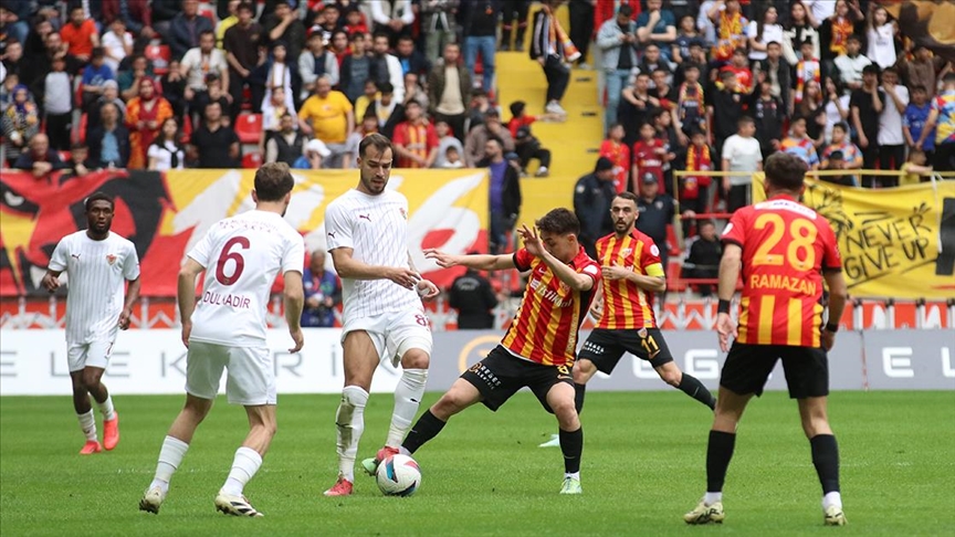 Trendyol Süper Lig'in 29. haftasında Bellona Kayserispor, konuk ettiği Atakaş