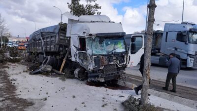 Kütahya'da tır ile panelvanın çarpışması sonucu 1 kişi hayatını kaybetti,