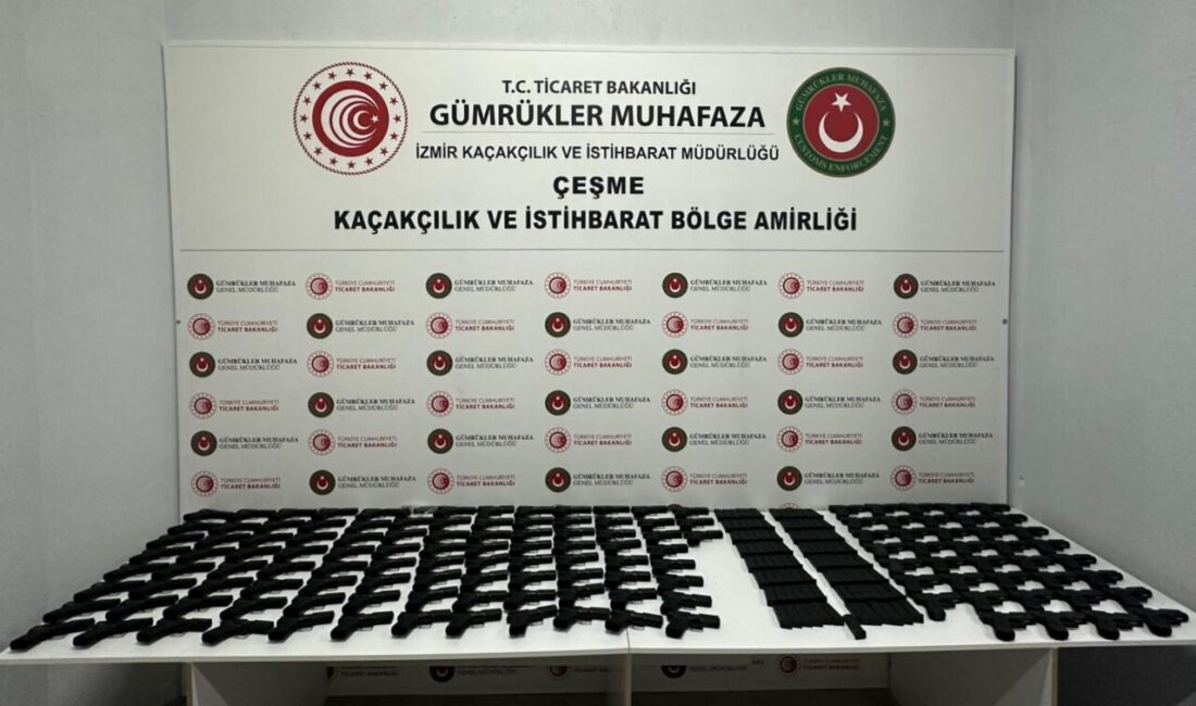 İzmir'in Çeşme Limanı'na İtalya'nın Trieste Limanı'na gitmek üzere gelen bir