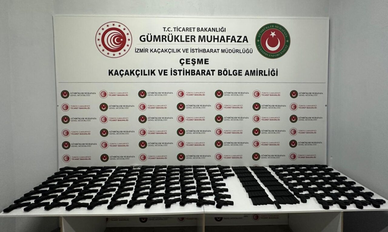 İzmir'in Çeşme Limanı'na İtalya'nın Trieste Limanı'na gitmek üzere gelen bir