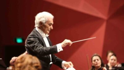 Eskişehir Büyükşehir Belediyesi Senfoni Orkestrası bu hafta değerli orkestra şefi