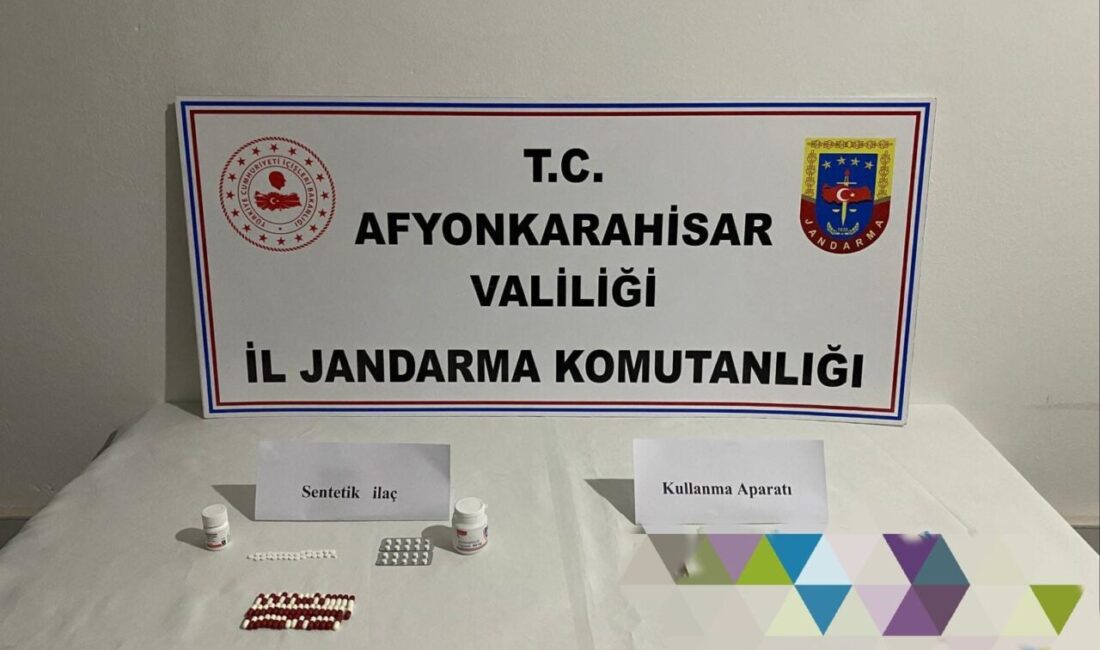 Afyonkarahisar’da otobüs ile yolculuk yapan 3 şahsın bagajlarında 108 uyuşturucu