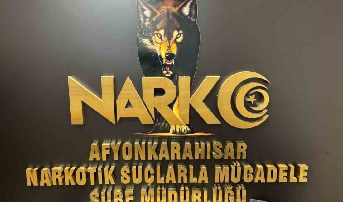 Afyon’da uyuşturucu maddeler ile yakalanan 9 kişi tutuklandı Afyonkarahisar’da polis tarafından kontrol noktasında durdurulan araçlarda 750’ye yakın uyuşturucu