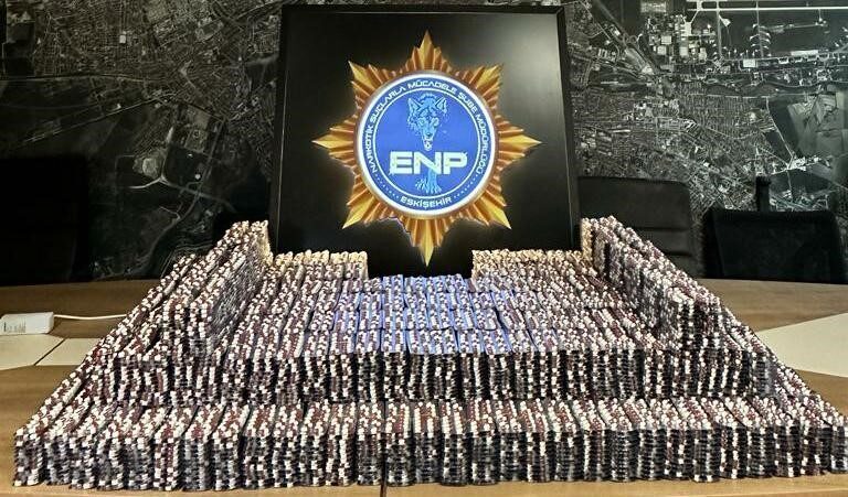 Eskişehir’de polis ekiplerince yapılan çalışmalar sonucu, çok miktarda farklı türlerde