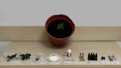 Muğla'nın Fethiye ilçesinde düzenlenen uyuşturucu operasyonunda gözaltına alınan zanlı tutuklandı.