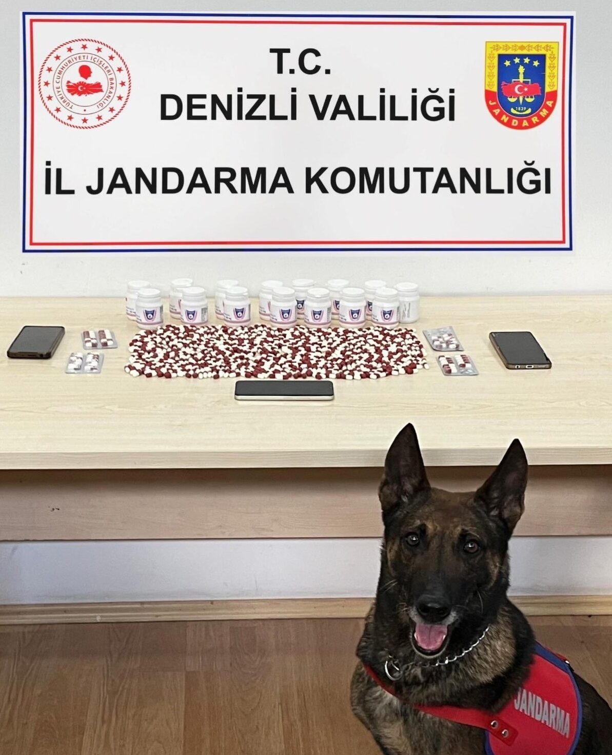 Denizli'nin Pamukkale ilçesinde uyuşturucu operasyonunda gözaltına alınan 2 şüpheli tutuklandı.