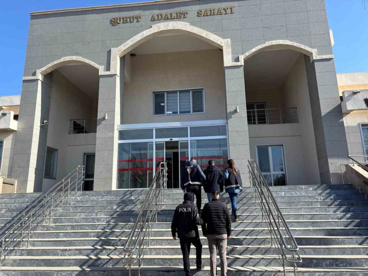 Afyonkarahisar’ın Şuhut ilçesinde düzenlenen uyuşturucu ve yağma operasyonunda 2 zanlı