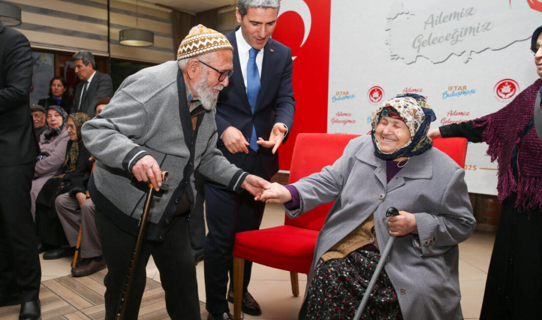 Uşak Valiliği tarafından "Aile Yılı" etkinlikleri kapsamında düzenlenen iftarda, kentte