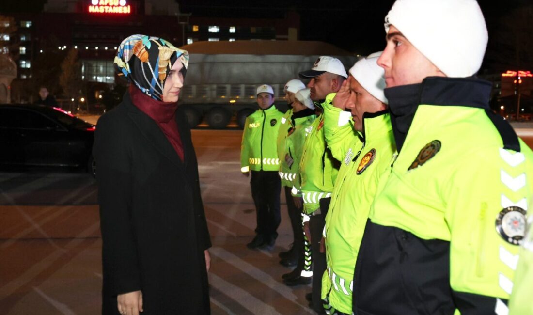 AFYONKARAHİSAR (AA) – Afyonkarahisar Valisi Kübra Güran Yiğitbaşı, eşi Selim