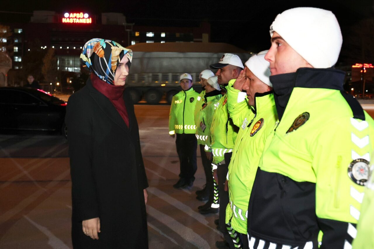 AFYONKARAHİSAR (AA) – Afyonkarahisar Valisi Kübra Güran Yiğitbaşı, eşi Selim